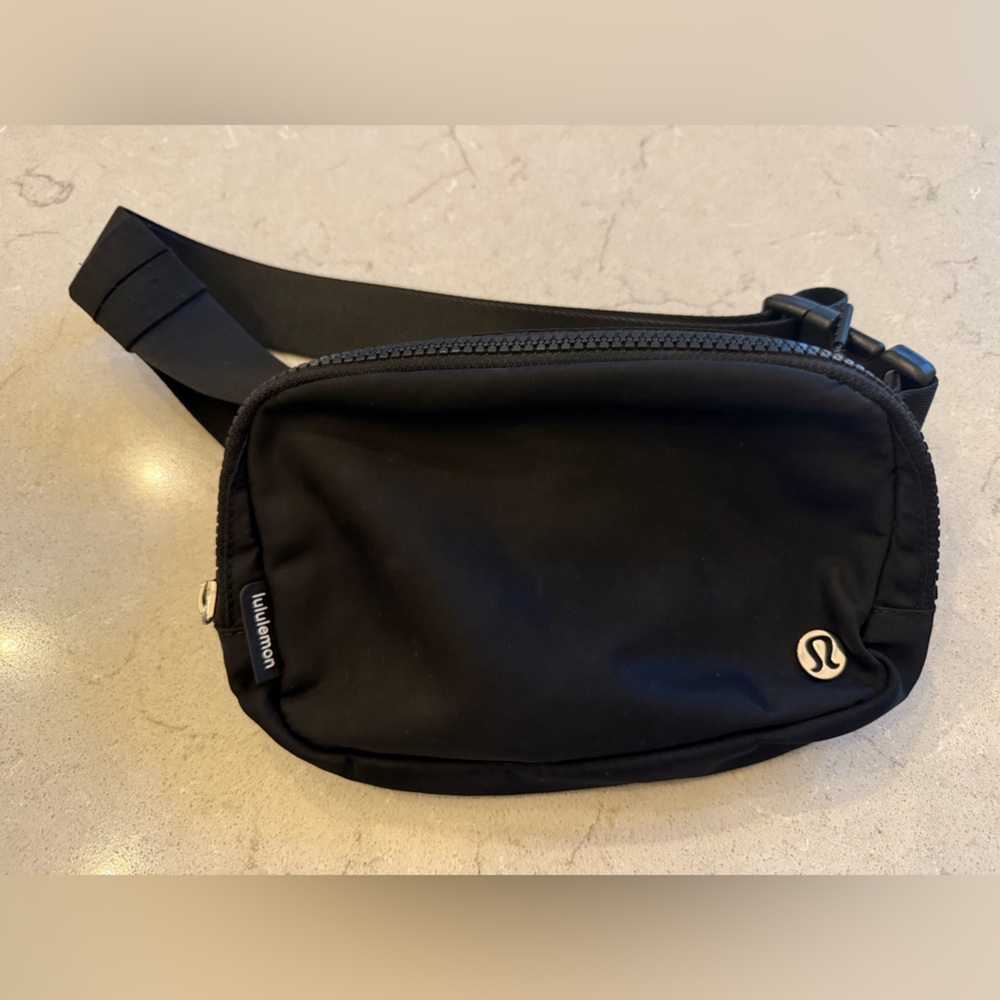 lululemon athletica Black Belt Bag 1L